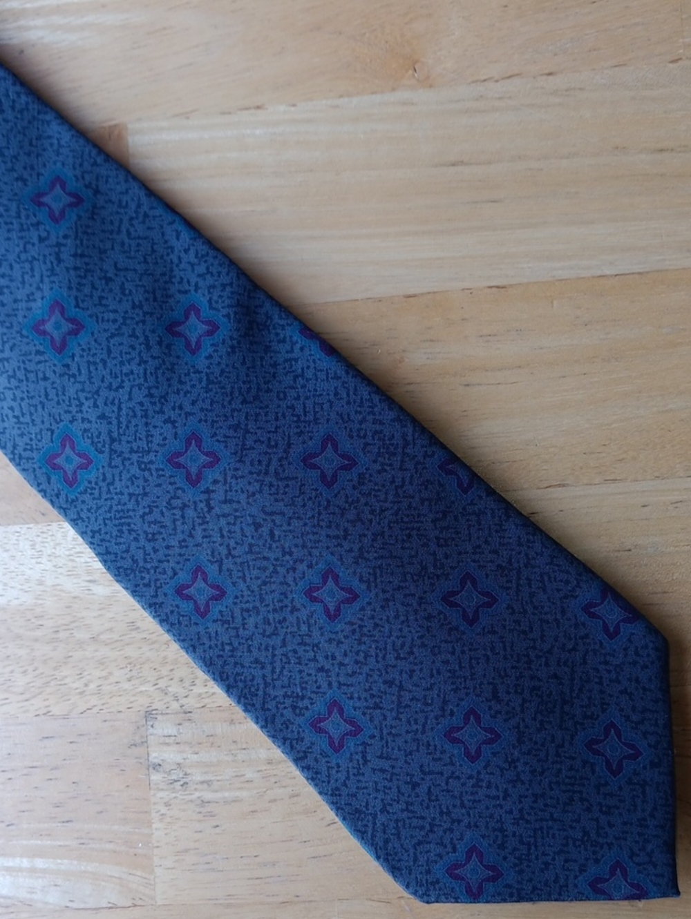 Yves Saint Laurent Gray Silk *PRINT* Tie with a Blue and Purple Motif
